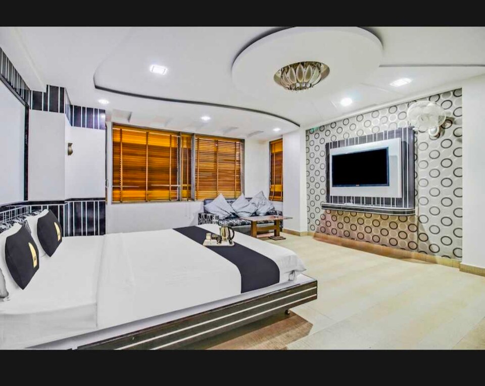 OYO Hotel 24/7 City, Hamidia Road Bhopal, Bhopal