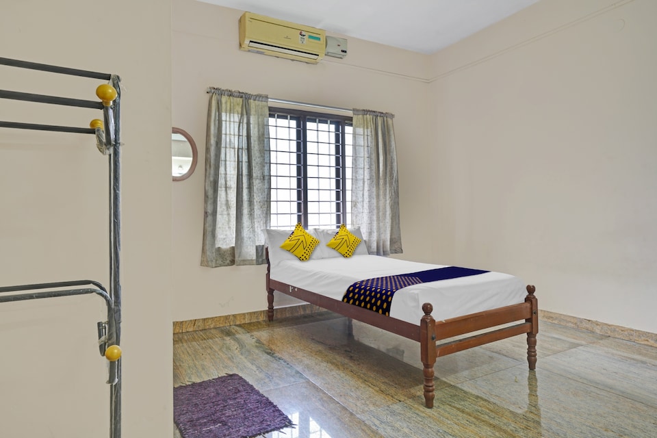 SPOT ON Sarovaram Arcade, Vytilla Kochi, Kochi