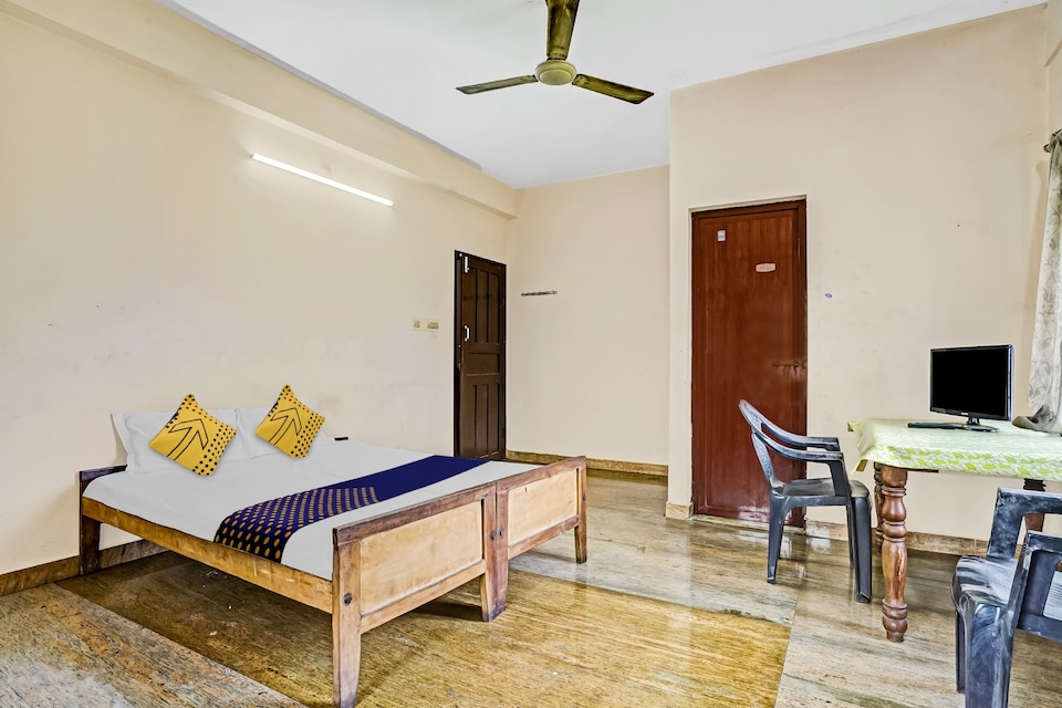 SPOT ON Sarovaram Arcade, Vytilla Kochi, Kochi