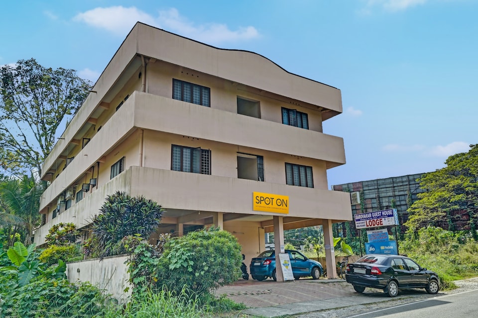 SPOT ON Sarovaram Arcade, Vytilla Kochi, Kochi