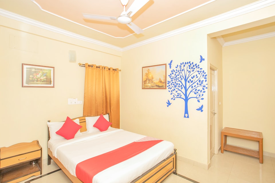 Collection O 12684 Compact Green View, Koramangala Sony World Signal-II, Bangalore