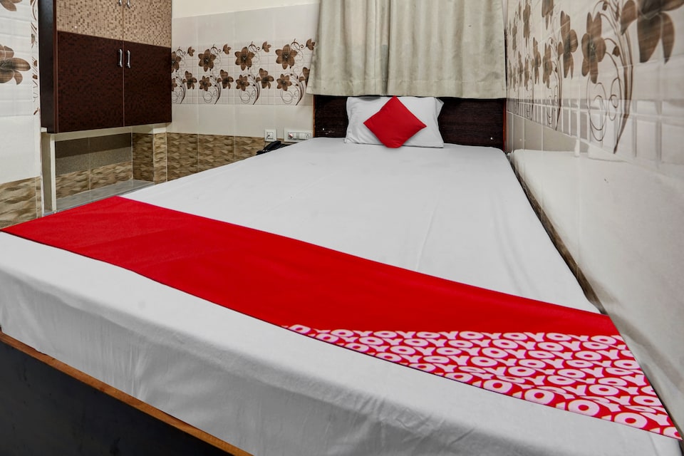 Hotel O Sri Mahalakshmi Lodge, Governorpet Vijayawada, Vijayawada