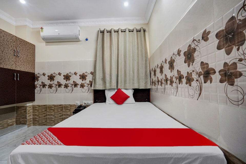 Hotel O Sri Mahalakshmi Lodge, Governorpet Vijayawada, Vijayawada