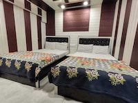 OYO Flagship 806441 Hotel Noble Palace Near Marine Drive Beach