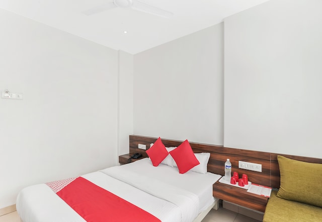 OYO The Paradise Inn