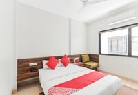 OYO The Paradise Inn