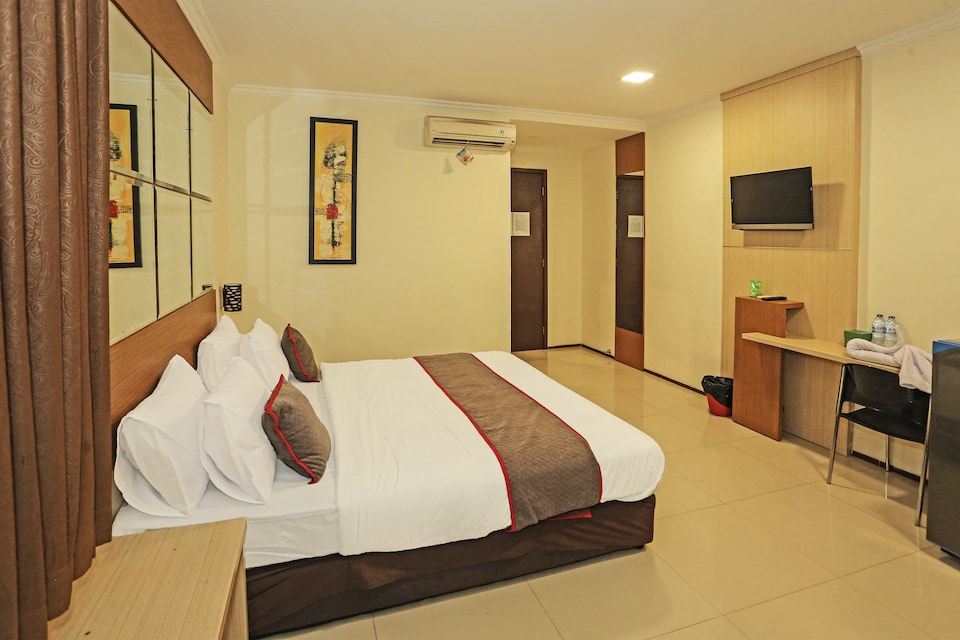 Super OYO Townhouse OAK Hotel Fiducia Serpong, BSD, Tangerang
