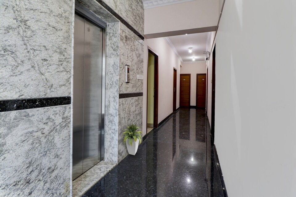 Hotel O Royal Comfort, Majestic Bangalore, Bangalore