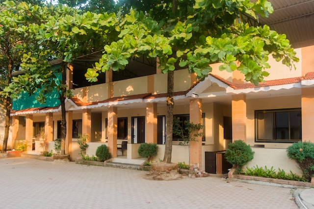 Oyos In And Around Elephanta Caves Oyo 12693 Manori Resorts