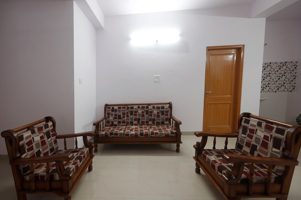 OYO Home 12695 Cosy Studio, Sanjauli, Shimla