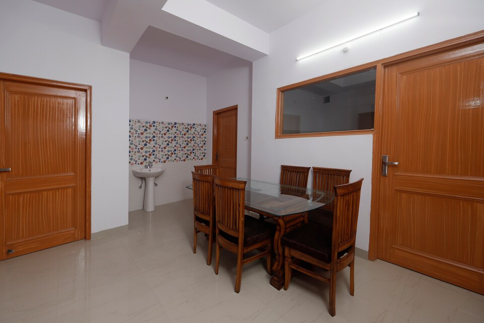 OYO Home 12695 Cosy Studio, Sanjauli, Shimla