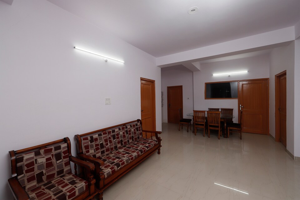 OYO Home 12695 Cosy Studio, Sanjauli, Shimla