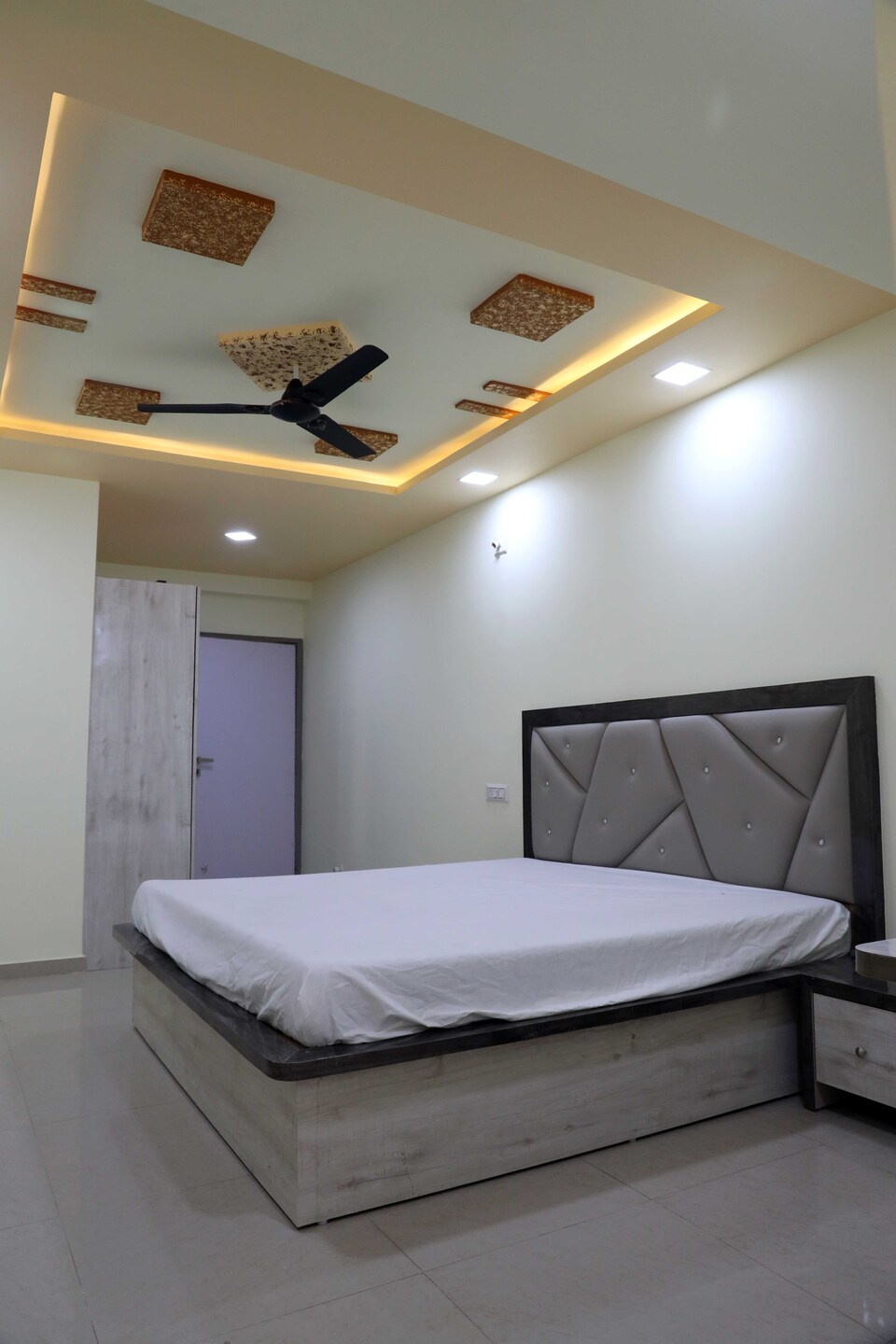 POP 80657E Hotel Ggc Inn, SG Highway Ahmedabad, Ahmedabad