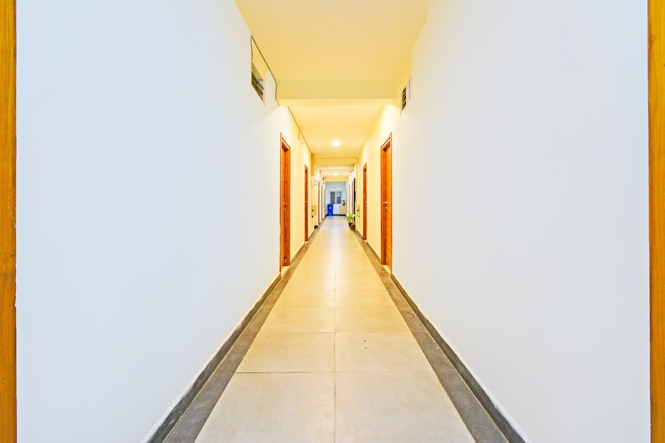 Super Townhouse Kondapur Near Botanical Garden Formerly RRR Inn, Kondapur, Hyderabad