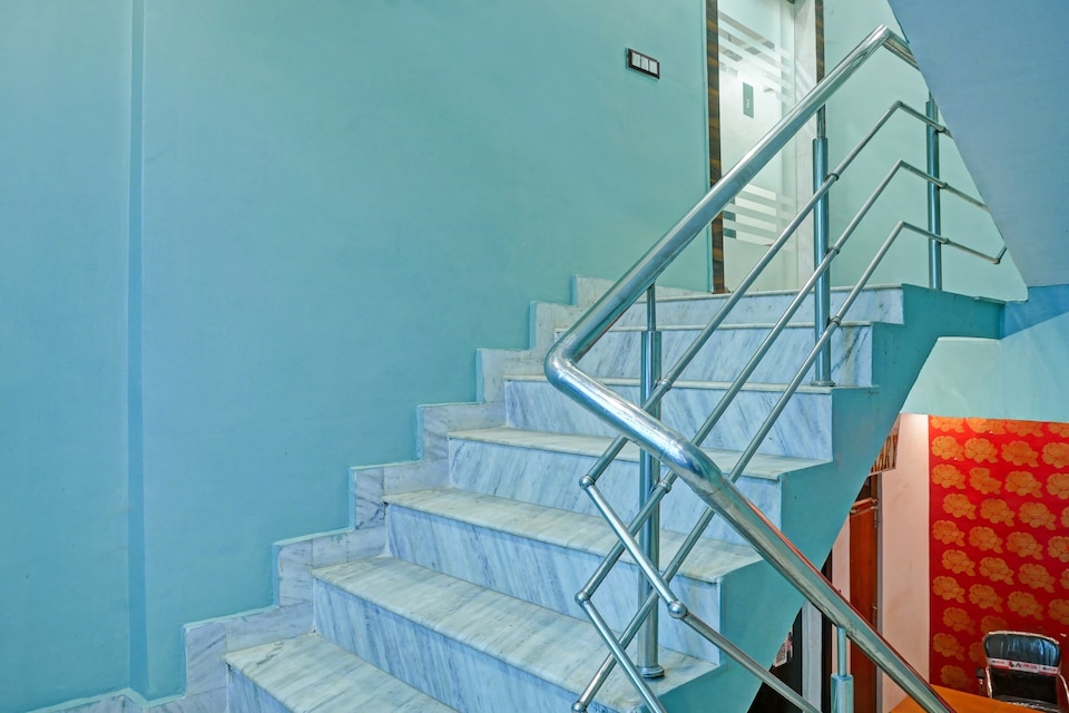 Hotel O Atharv Palace, Jhusi, Prayagraj