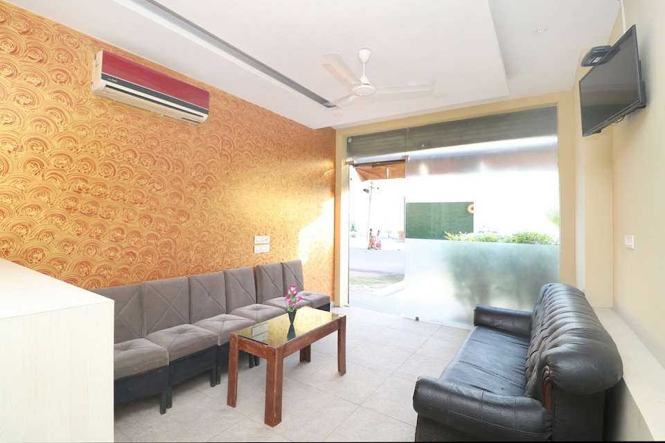 OYO Amsons Stays, GT Road Ludhiana, Ludhiana