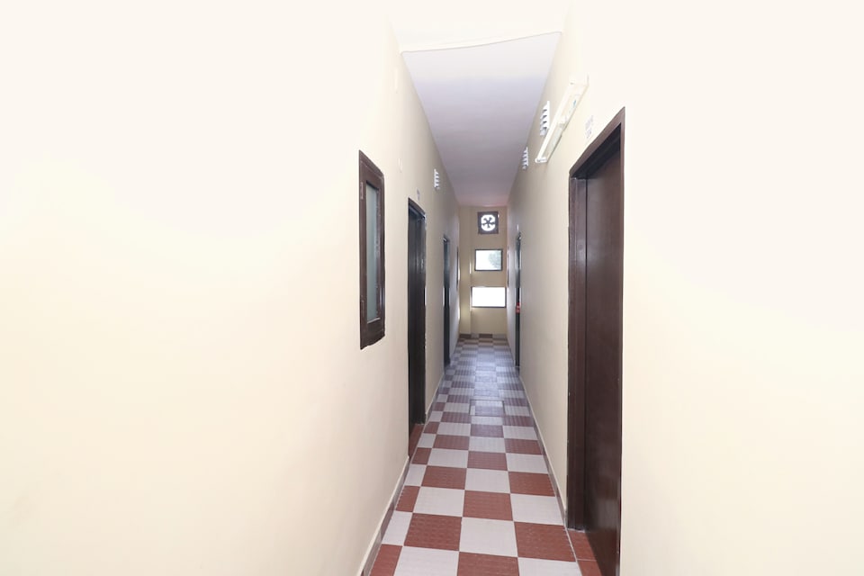OYO Amsons Stays, GT Road Ludhiana, Ludhiana
