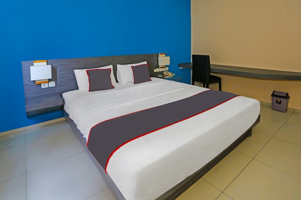 Super OYO Townhouse OAK Hotel Fiducia Pondok Gede, Kalimalang, Jakarta