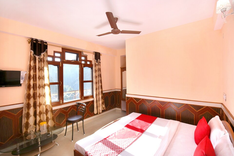 OYO Home 12719 1RK Hill Top, Bharari, Shimla