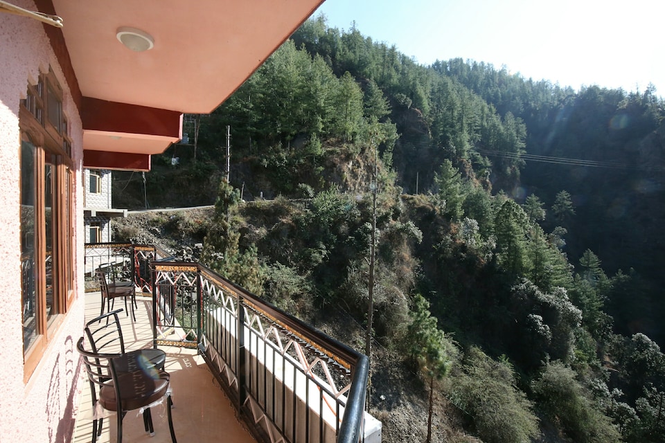 OYO Home 12719 1RK Hill Top, Bharari, Shimla