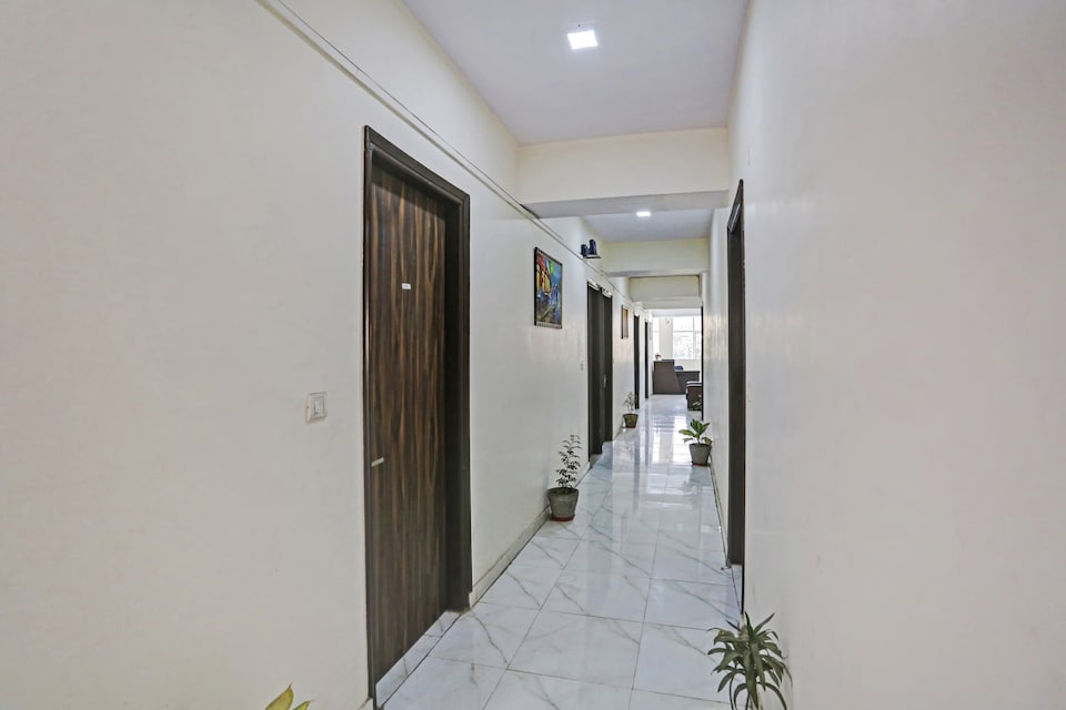 Hotel O Star Inn, Rajouri Garden Delhi, Delhi
