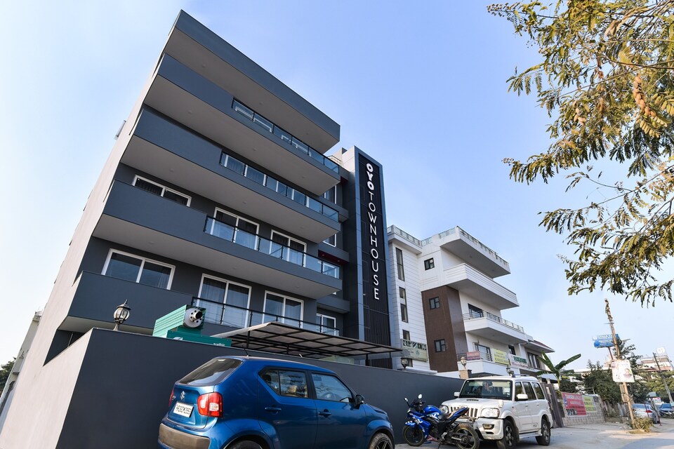 OYO Townhouse 079 Sector 46 Near Omaxe Celebration Mall, Huda 2, गुड़गांव
