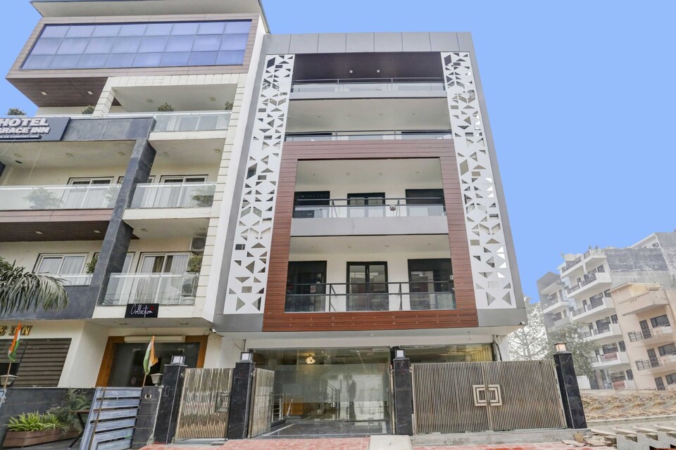 Townhouse Royal Suites Near Aravali Biodiversity Park, Golf Course Road, Gurgaon