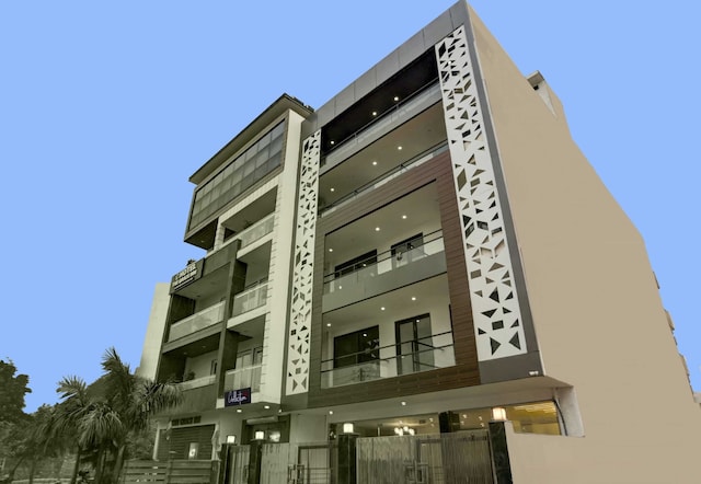 Townhouse Royal Suites Near Aravali Biodiversity Park