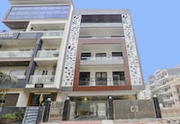 Townhouse Royal Suites Near Aravali Biodiversity Park