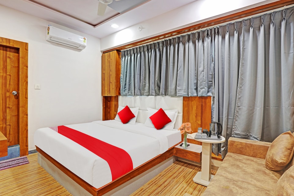 Flagship Hotel Vd Rooms, Adajan, Surat
