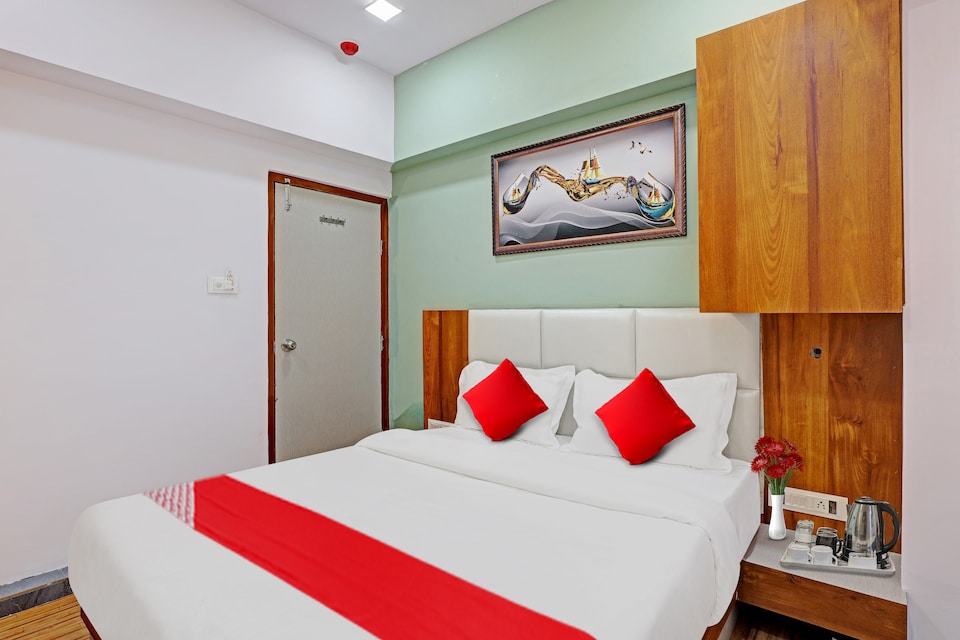 Flagship Hotel Vd Rooms, Adajan, Surat