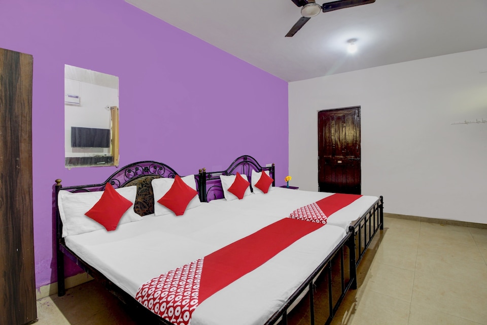 Flagship New Galaxy Guest House Near Calangute Beach, Calangute Goa, Goa