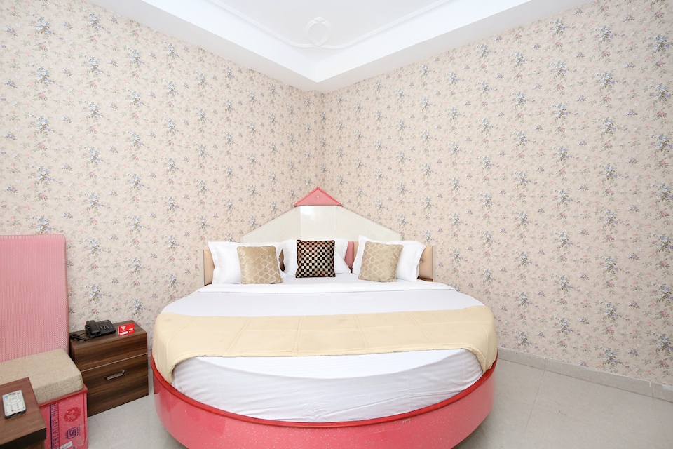 OYO Hotel Red House, Railway Station Chandigarh, Chandigarh