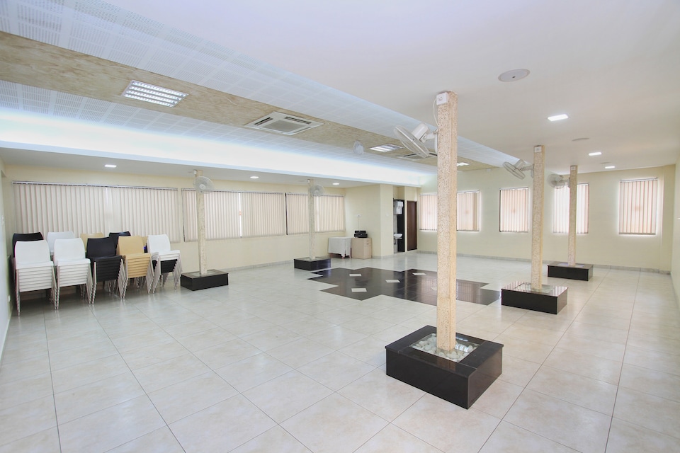 OYO 12746 Hotel Sapthagiri Nest, Gandhipuram Coimbatore, Coimbatore