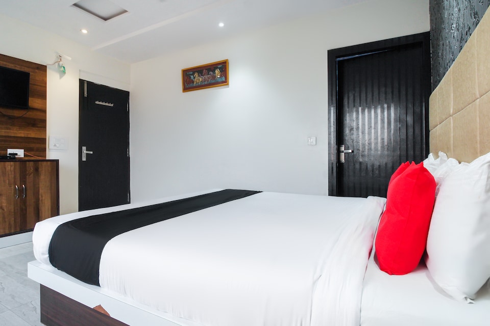 Hotel O The Jalsa, Fatehabad Road, Agra