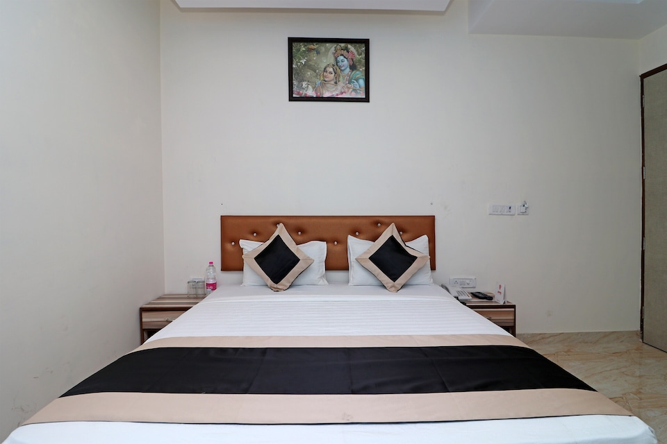 OYO 12754 Hotel The Best, Airport Delhi, Delhi Transit