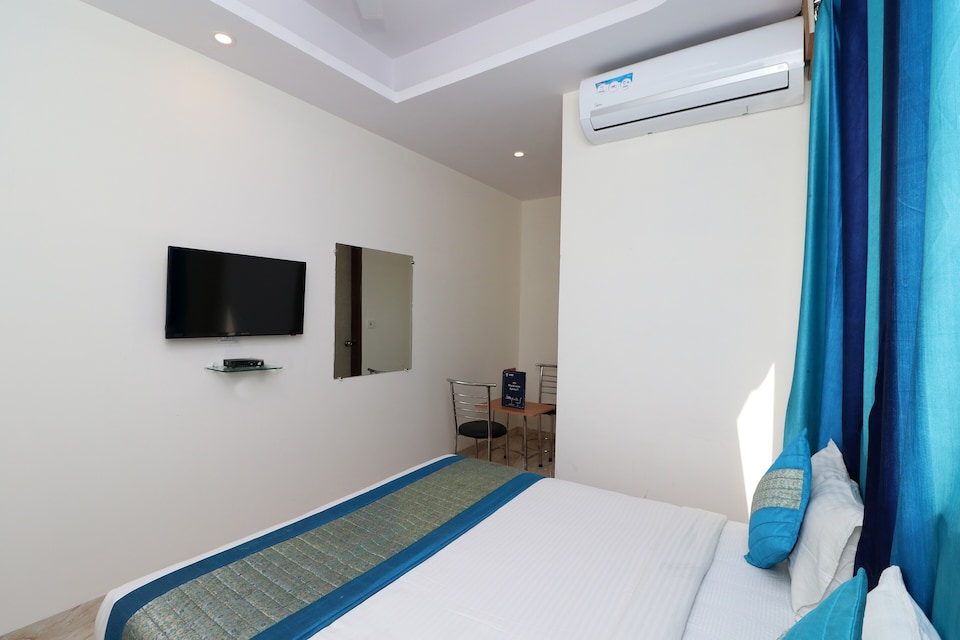 OYO 12754 Hotel The Best, Airport Delhi, Delhi Transit