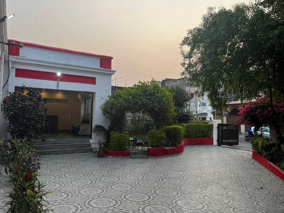 SPOT ON Nn Palace, Railway Station Allahabad, Prayagraj