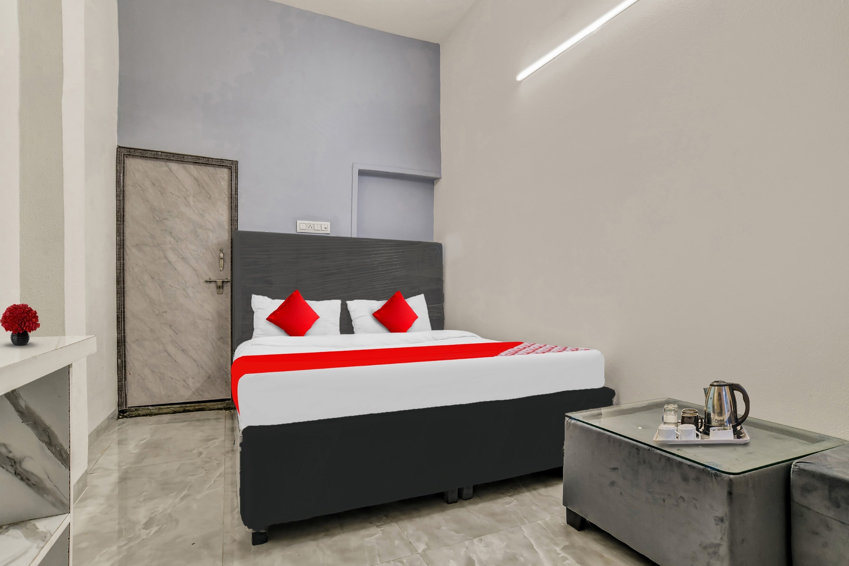 Flagship Queen Cafe Hotel, Flagship Indore, Book ₹865 OYO