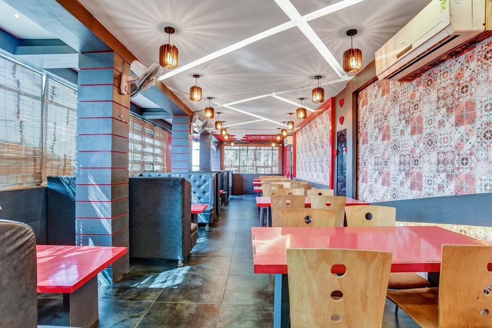 OYO 807067 Queen’s Café & Hotel, Rajender Nagar, Indore