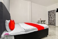 OYO 807067 Queen’s Café & Hotel