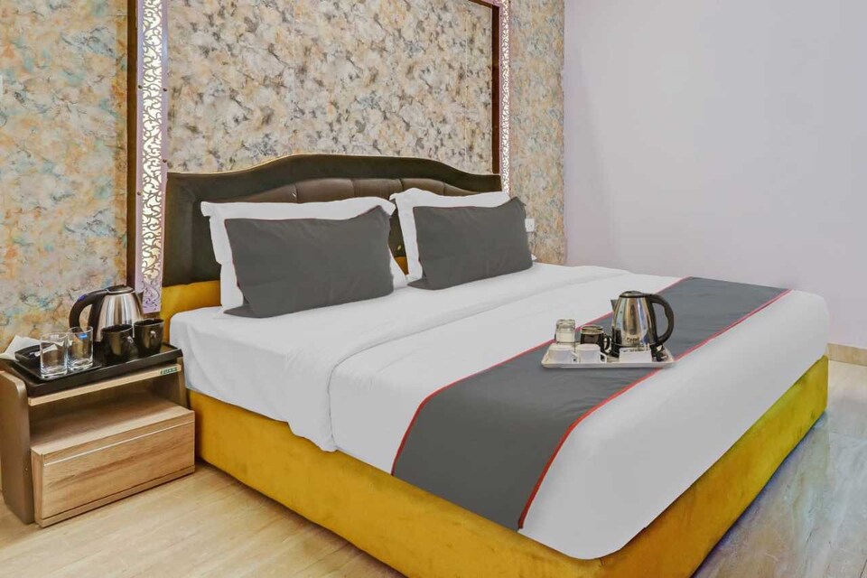 POP 80706J Hotel A V Hospitality , Gomti Nagar Lucknow, Lucknow