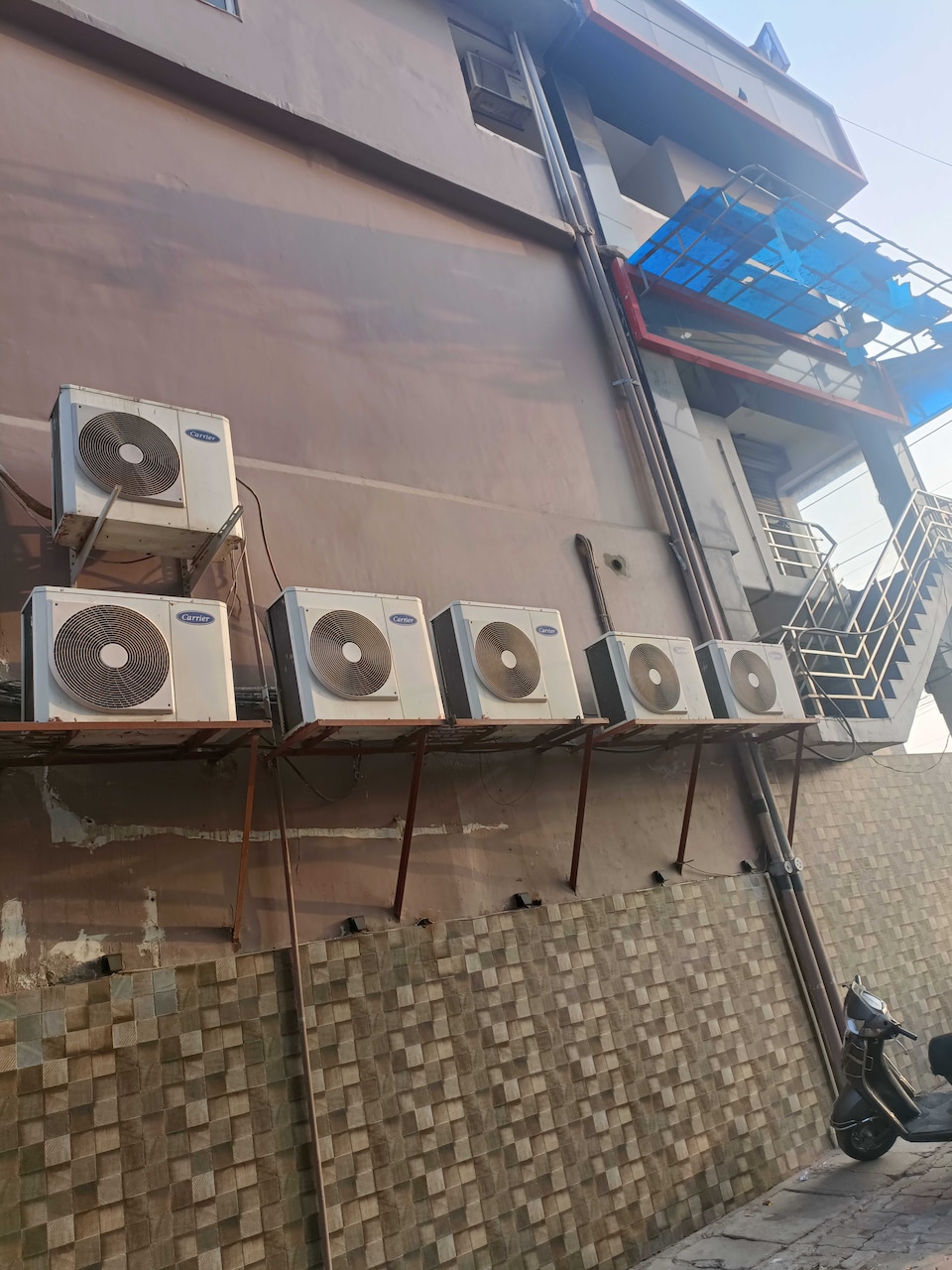 POP 80706J Hotel A V Hospitality , Gomti Nagar Lucknow, Lucknow