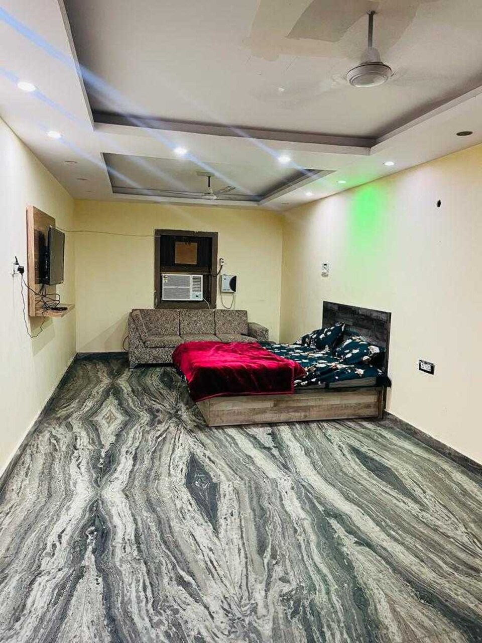 OYO Star Hotel, Okhla Jasola Delhi, दिल्ली