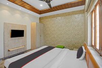 Collection O Hotel A Grand