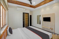 Collection O Hotel A Grand