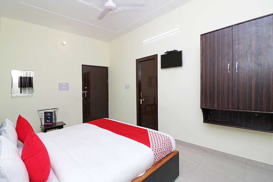 OYO 12760 Pragati Palace, NH2 Highway Mathura, Mathura