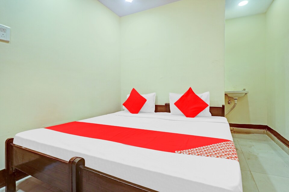 Hotel Sri Sai Dwaraka Residency Near Secunderabad Railway Station, Secunderabad, Hyderabad