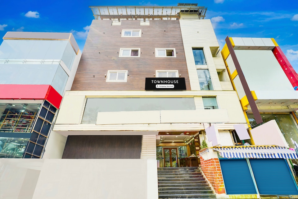 Super Townhouse MG Road Near Commercial Street, MG Road Bangalore, Bangalore