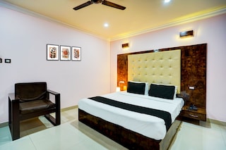 Super Townhouse MG Road Near Commercial Street